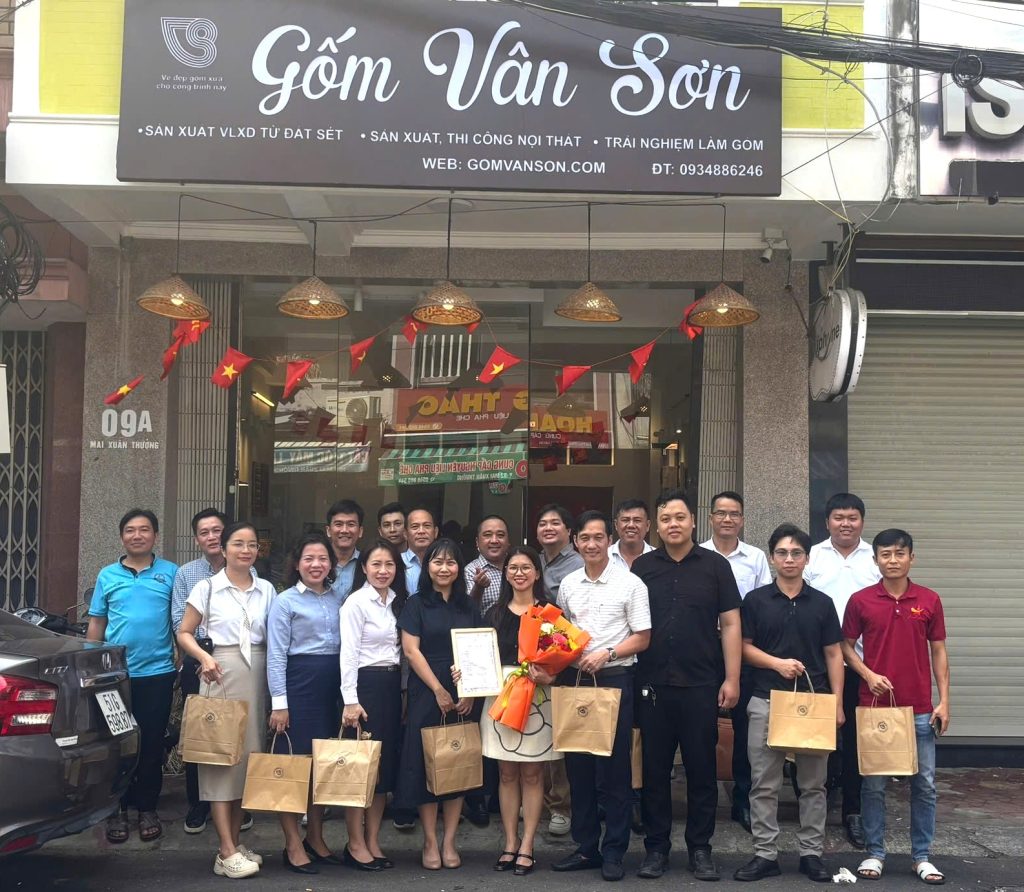 Công ty CP Gốm Heritage Vân Sơn đón đoàn Hội Doanh nhân trẻ tỉnh Gia Lai đến tham quan và kết nối
